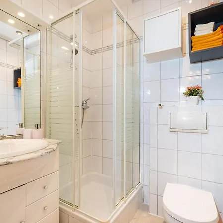Silver Apartment *