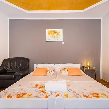Apartment Silver *